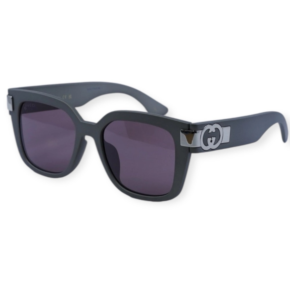 Gucci Black Sunglasses with Silver Emblem